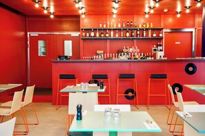 Bar (on property) - All Suites Appart Hôtel et Hôtel | Paris 13 - Porte d'Italie (Paris)