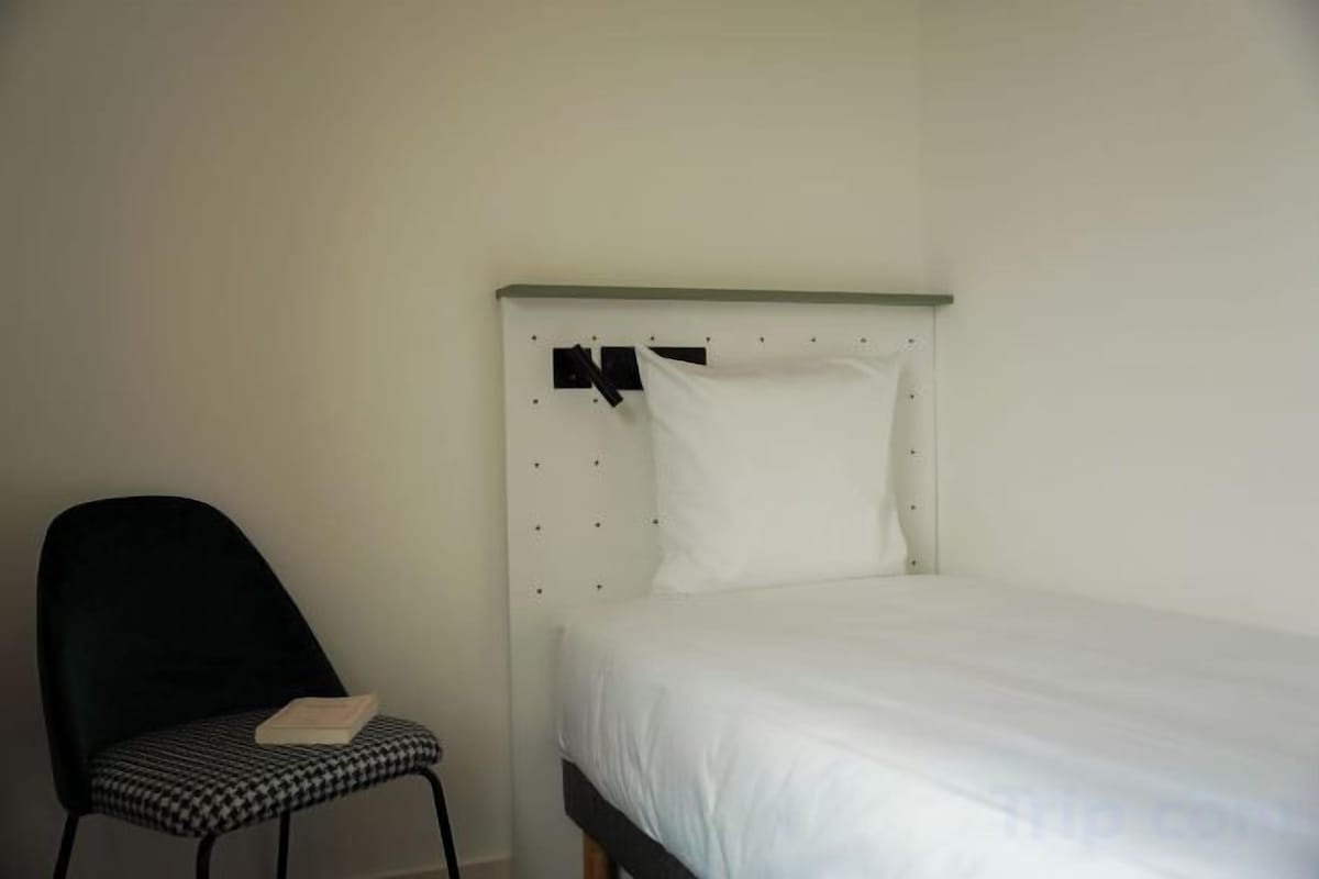 Premium bedding, iron/ironing board (on request), WiFi (free)