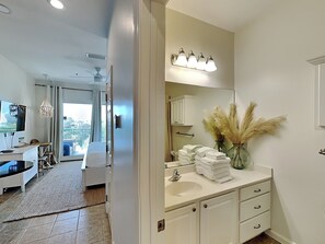 Fer et planche à repasser, Wi-Fi, literie fournie