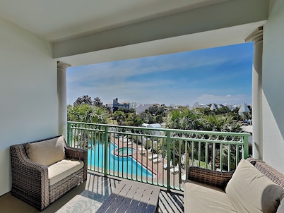 Inn at Seacrest #303 - Seaside Sunrise | Luxe Studio, Resort Amenities + 2 Bikes