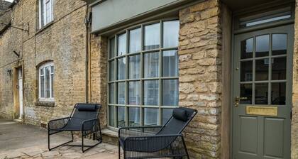 Luxe Contemporary Cotswold Pad - heart of Stow