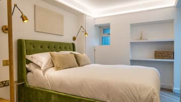 1 bedroom, desk, iron/ironing board, WiFi