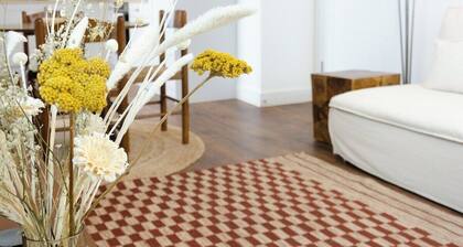 Relaxing Retreat with Terrace & Sea Views - Sleeps 4