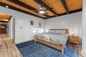 3 bedrooms, iron/ironing board, free WiFi, bed sheets