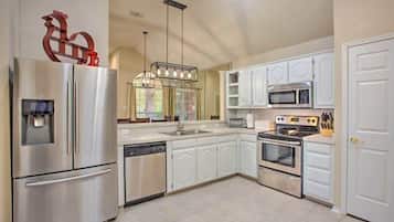 冰箱、微波炉、烤箱、炉灶