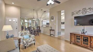 电视、壁炉、办公室