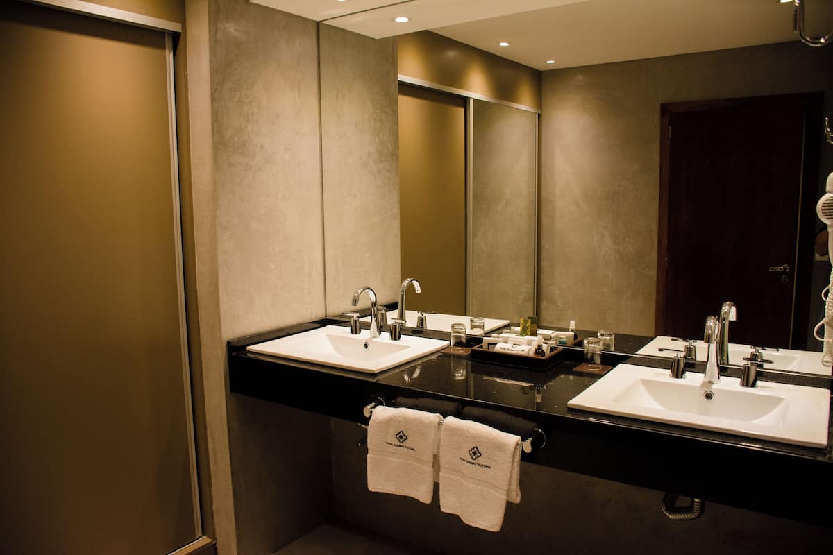 Premier-Zimmer | Badezimmer | Haartrockner, Bidet, Handtücher, Seife