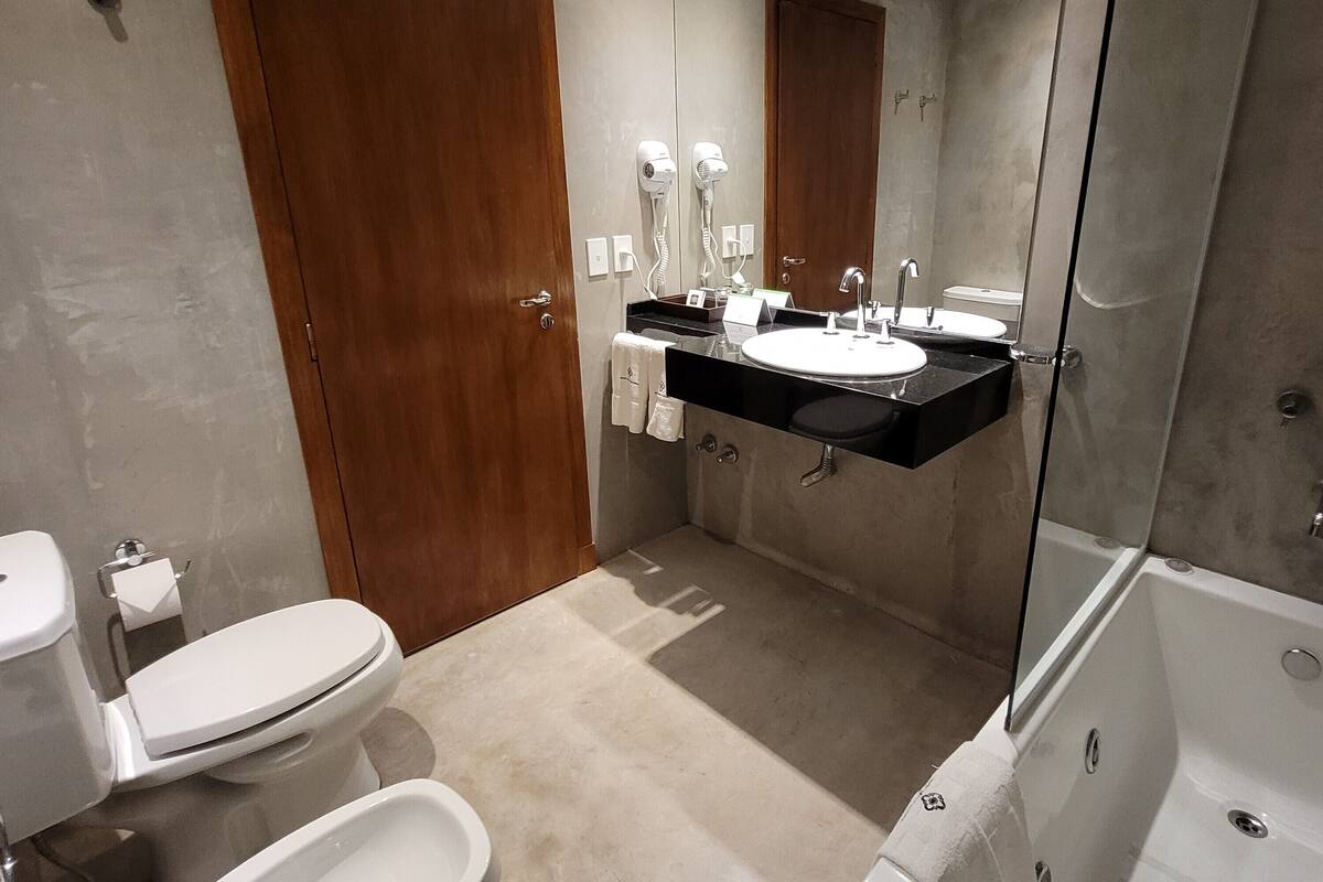 Superior-Zimmer | Badezimmer | Haartrockner, Bidet, Handtücher, Seife