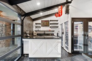 Fridge, microwave, oven, stovetop - North Phoenix Resort Pickleball Court Pool Hot Tub (Phoenix)