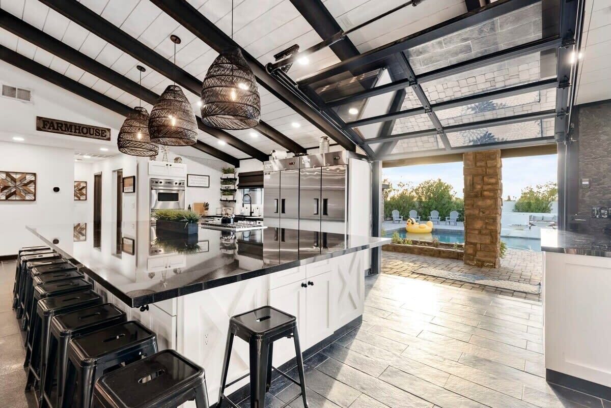 ثلاجة، ميكروويف، فرن، موقد طهي مسطح