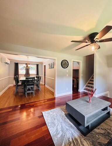 Private, spacious 4 bedroom 2 bath 15 mins to Saratoga track w/ Pool and hot tub