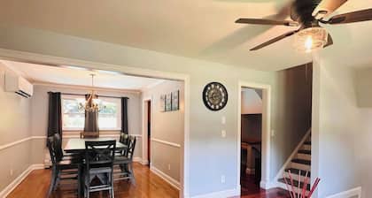 Private, spacious 4 bedroom 2 bath 15 mins to Saratoga track w/ Pool and hot tub