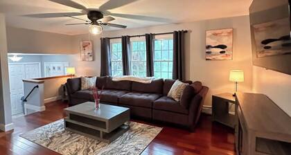Private, spacious 4 bedroom 2 bath 15 mins to Saratoga track w/ Pool and hot tub
