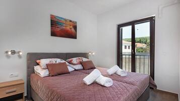 Family Apartment, Multiple Bedrooms, Sea Facing (Seafront Apartment Nana 1) | 2 bedrooms, free WiFi, bed sheets