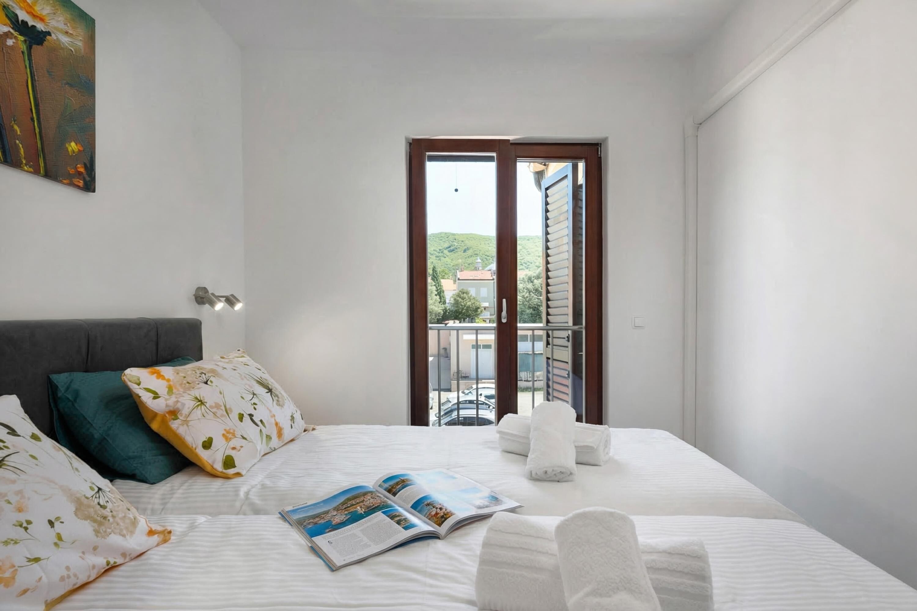 Familienapartment, Mehrere Schlafzimmer, Meerseite (Seafront Apartment Nana 2) | 2 Schlafzimmer, kostenloses WLAN, Bettwäsche