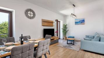 Family Apartment, Multiple Bedrooms, Sea Facing (Seafront Apartment Nana 1) | Interior