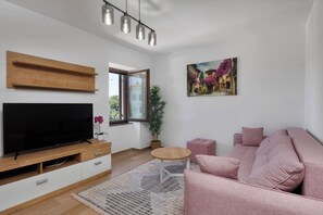 Family Apartment, Multiple Bedrooms, Sea Facing (Seafront Apartment Nana 2) | Living area