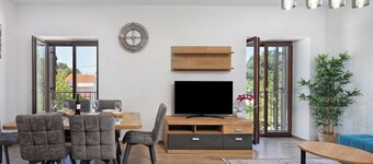 Seafront Apartment Nana