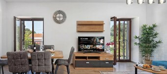 Seafront Apartment Nana