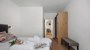 Apartamento família, vários quartos, de frente para o mar (Seafront Apartment Nana 2) | 2 quartos, Wi-Fi de cortesia, roupa de cama