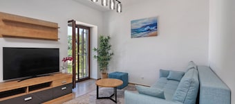 Seafront Apartment Nana