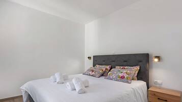 2 bedrooms, bed sheets