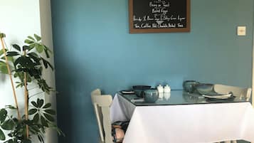 Free daily cooked-to-order breakfast
