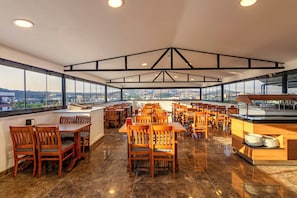 Free daily buffet breakfast - Özkaptan Aqua Otel (Marmara)