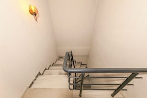 Comfort Duplex | Bathroom | Shower, hair dryer, towels - Özkaptan Aqua Otel (Marmara)