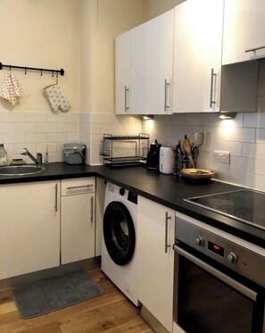 Apartment, 1 Queen Bed with Sofa bed | Private kitchen | Fridge, microwave, oven, stovetop - Modest 1-bed Apartment in Bristol (Bristol)