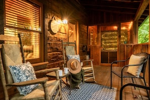 Terrace/patio - The Rustic Nest cabin (Sevierville)