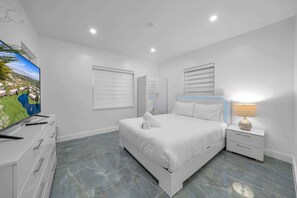 2 bedrooms, iron/ironing board, WiFi, bed sheets - Cozy Renovated 2BR w/Pool in Biscayne Park! (Biscayne Park)