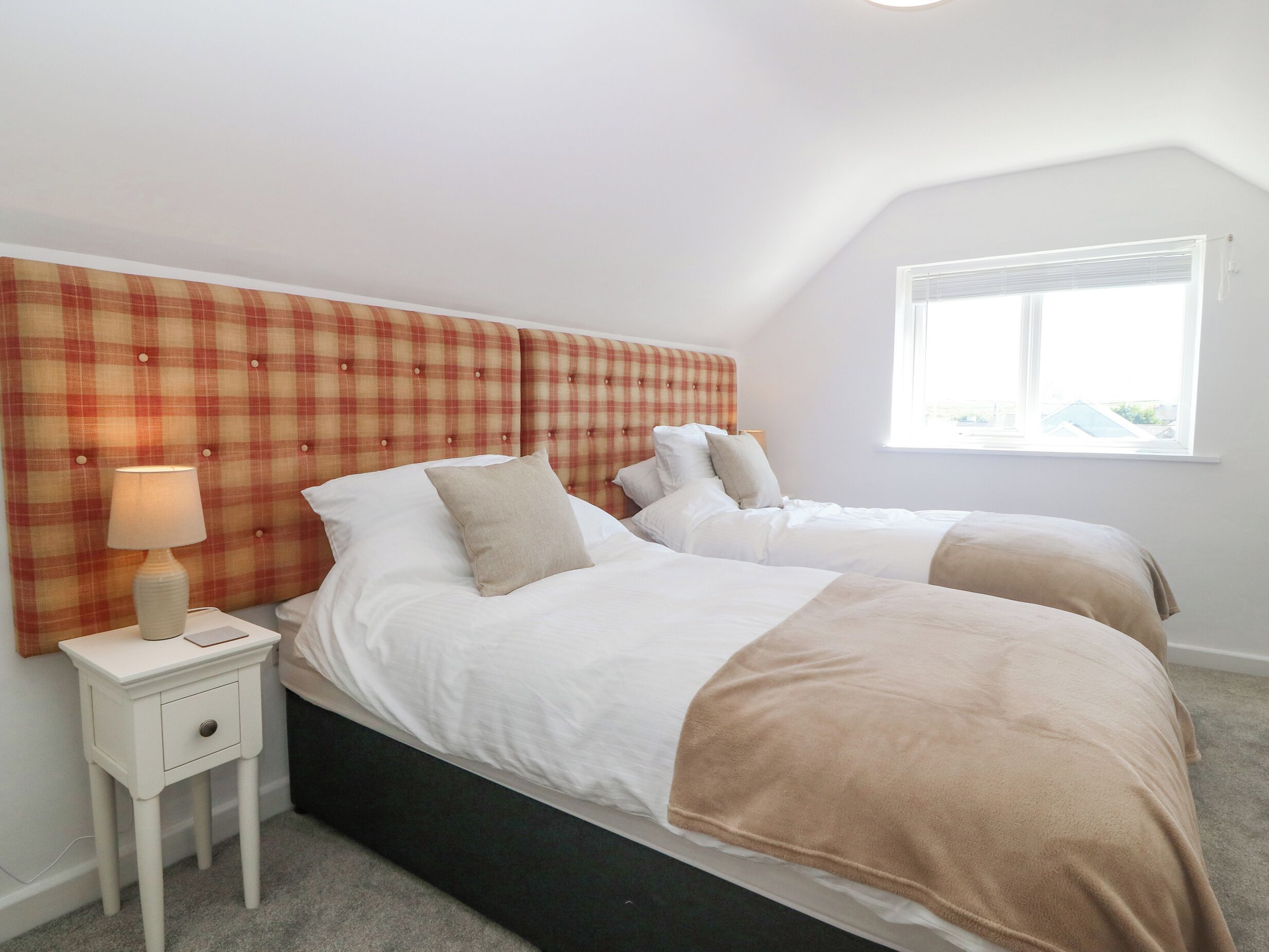 Cottage | 5 bedrooms, individually decorated, individually furnished, free WiFi