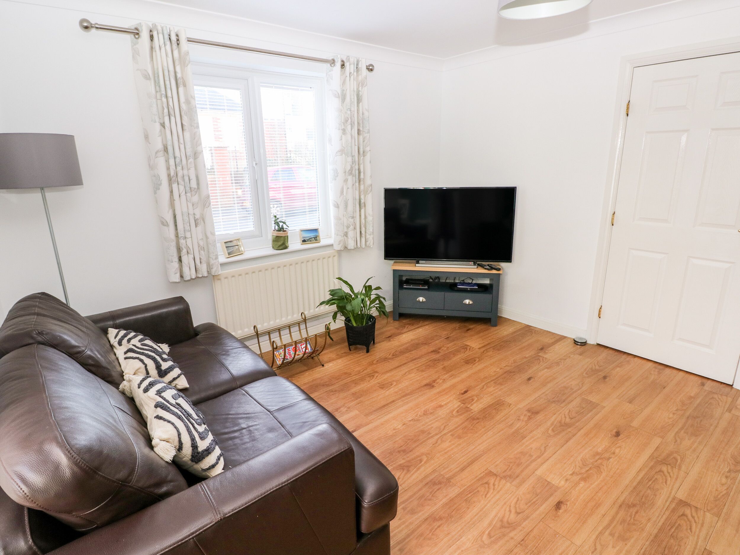 12 Clos Yr Wylan, Pet Friendly, Character Holiday Cottage In Barry - Barry