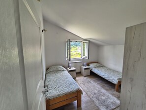 2 bedrooms, iron/ironing board, travel cot, free WiFi