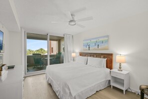 2 bedrooms, iron/ironing board, free WiFi, bed sheets - RELAX, RENEW REFRESH! NEWLY RENOVATED! 1 FREE BEACH CHAIR SET UP EACH DAY OF YOU (Destin)