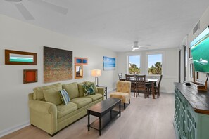 Smart TV - RELAX, RENEW REFRESH! NEWLY RENOVATED! 1 FREE BEACH CHAIR SET UP EACH DAY OF YOU (Destin)