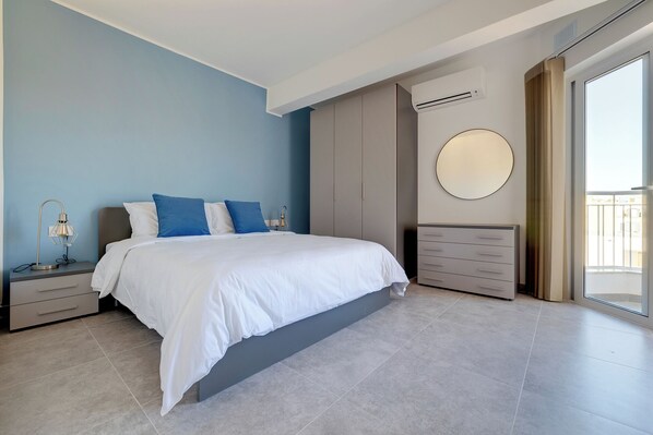 2 bedrooms, iron/ironing board, WiFi