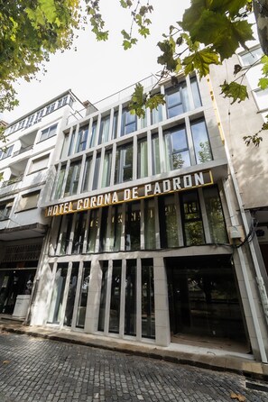 Front of property - Hotel Corona de Padrón (Padron)