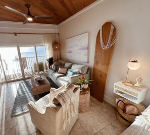 Smart-TV, Bücher, Arbeitsbereiche