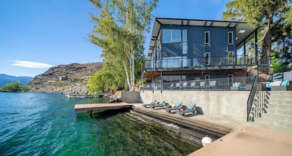 Premier home, Waterfront, Views, Hot Tub, Dogs OK