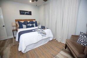2 bedrooms, desk, iron/ironing board, WiFi