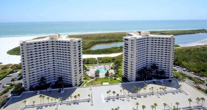 Beautiful SST3 beachfront condo.