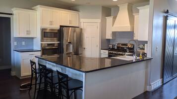 KylskÄp, mikrovÄgsugn, ugn och spishÀll