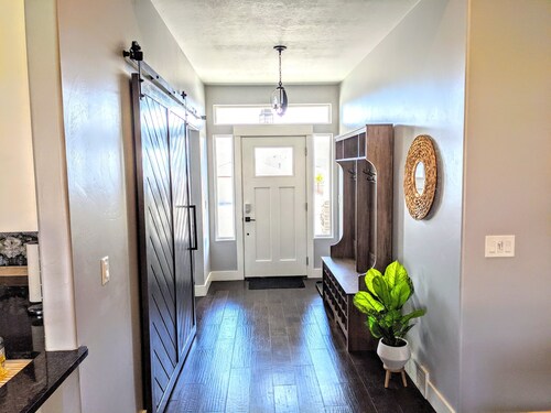 Luxurious 7Bd, 4Bath w/Theatre, BunkRm, Huge Yard