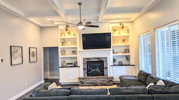 Smart-tv, eldstad och tv-spel