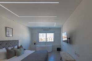 Luxury Studio | In-room safe, blackout curtains, free WiFi, bed sheets - Phaedrus Living Plateia Suite Verde (Nicosia)