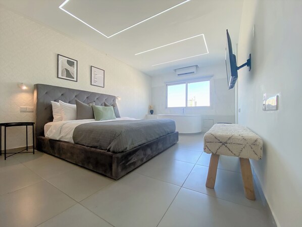 Luxury Studio | In-room safe, blackout drapes, free WiFi, bed sheets - Phaedrus Living Plateia Suite Verde (Nicosia)