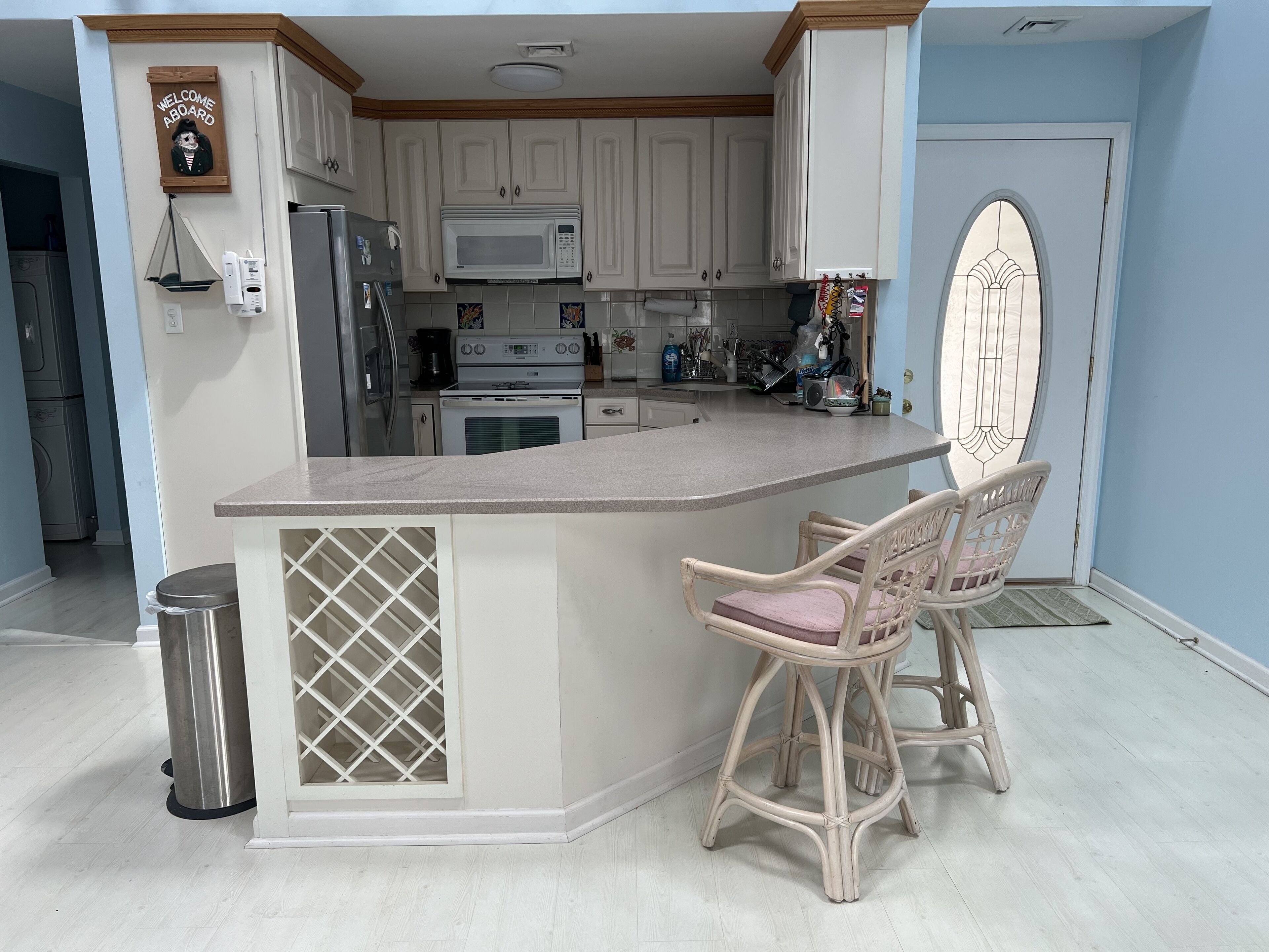 Mikroaaltouuni, uuni, liesi, astianpesukone