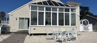 Family size Beach house located right on the lagoon 